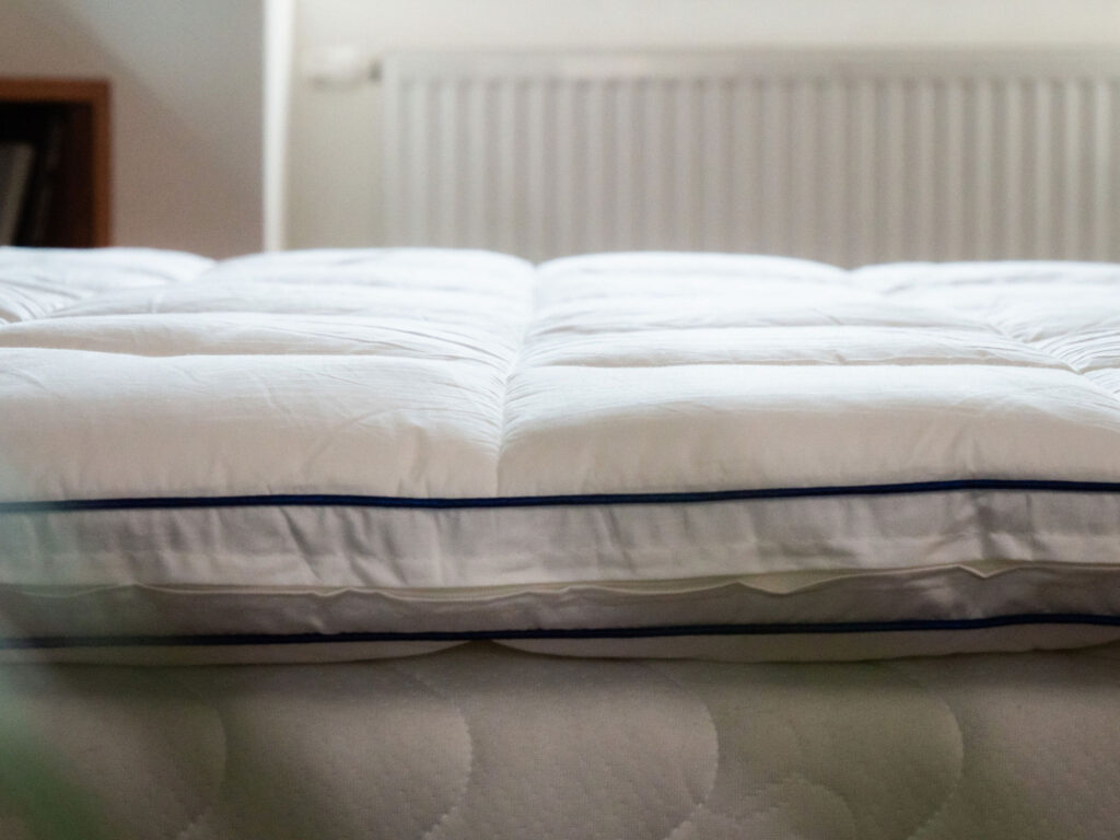 Surmatelas Bdreams Soft posé sur notre matelas de test