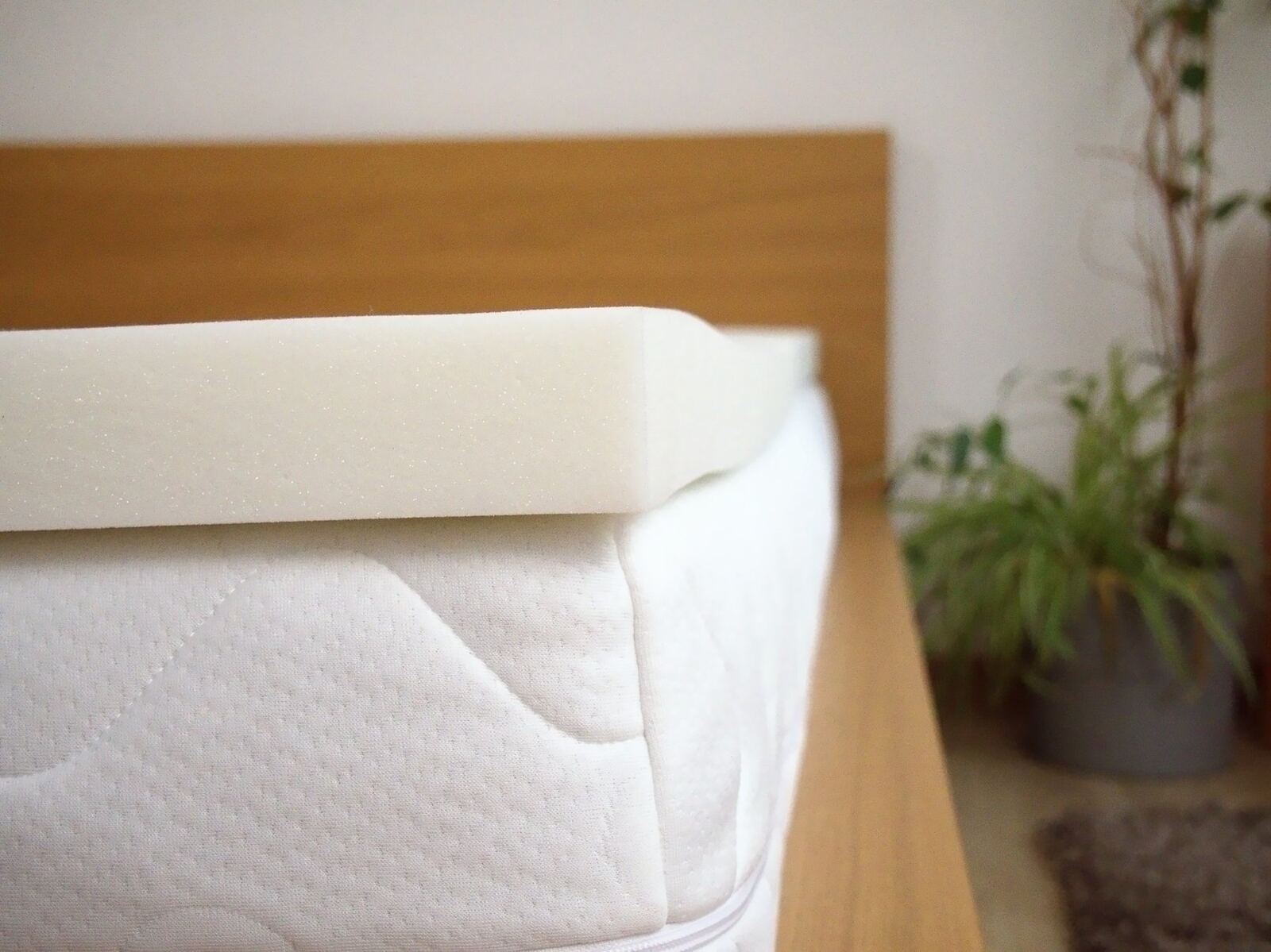 Plaque de mémoire de forme du Mello Duo posée sur le matelas