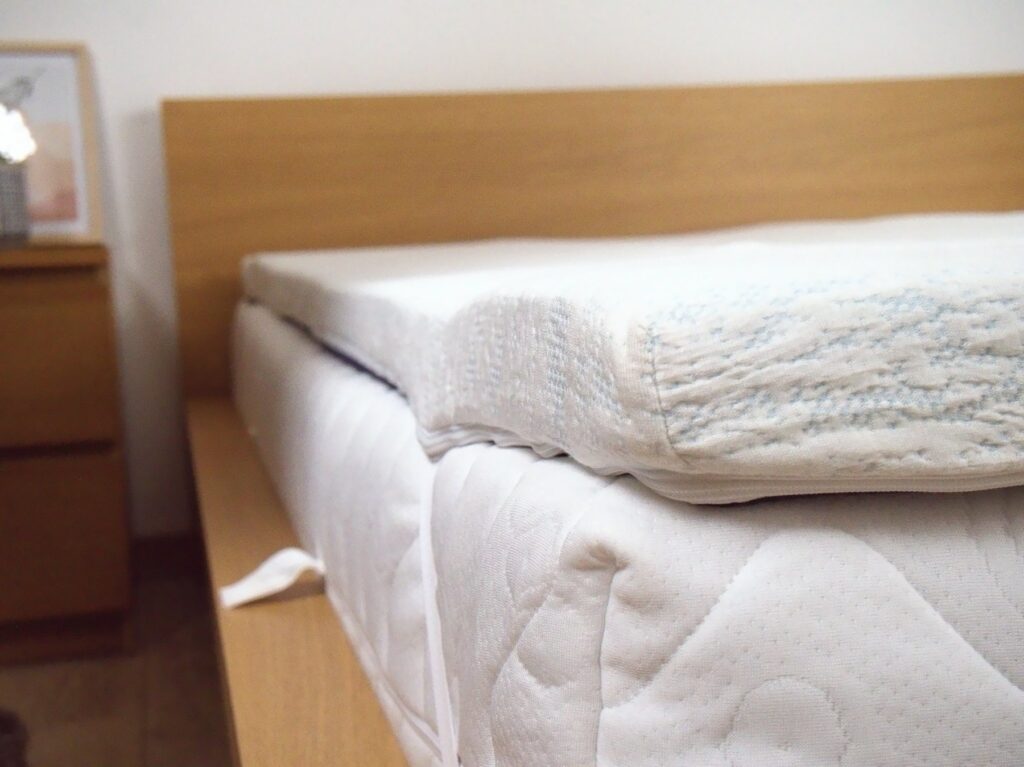 Tranche du Mello Ferme posée sur le matelas