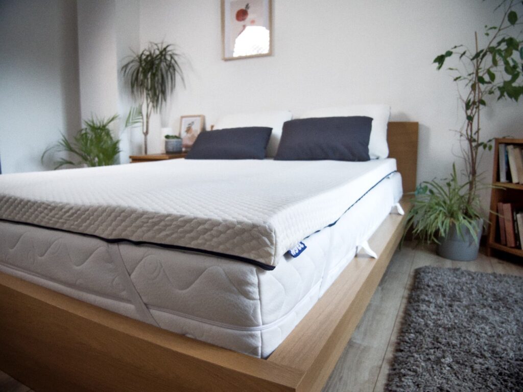 Nyte Air vu de côté avec son étiquette bleue Nyte