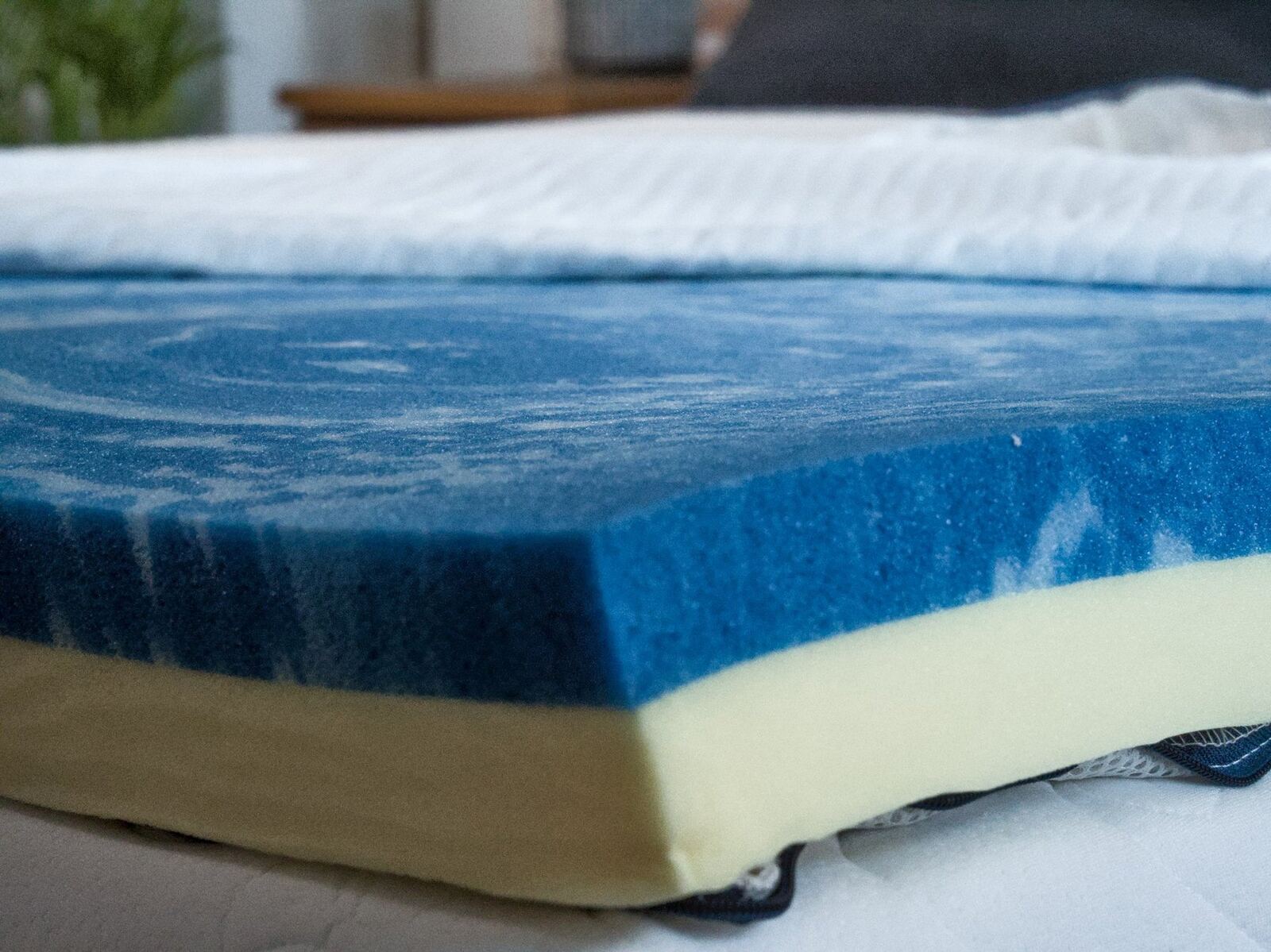 Tranche du Nyte Air : mousse bleue au gel sur base jaune